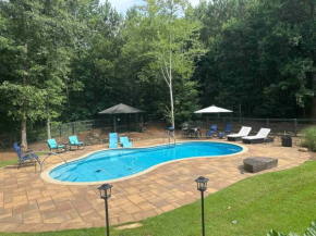 Lakeside Spacious Pool Retreat